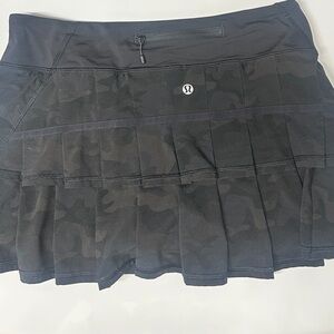 Lululemon  Black Pleated Skirt